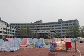 曼德勒华文学校院长：在校师生安全，曼德勒急需大型救灾设备，公布电话请求援助图片