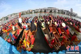 2025年广西三江侗族自治县龙舟邀请赛开赛图片