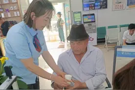 爆赞！在新疆喀什，中国电信爱心翼站关爱老人超暖心！图片
