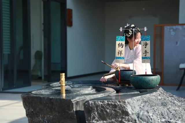 快来泡温泉！这个高速服务区正式开门迎客