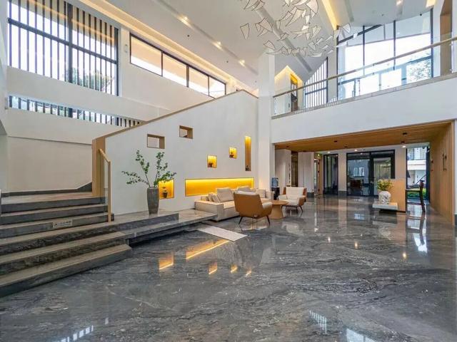 乘上高铁趣巴中，多重优惠享不停！