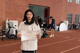 不简单！00后女生手持15本证书，成亚运会裁判员图片