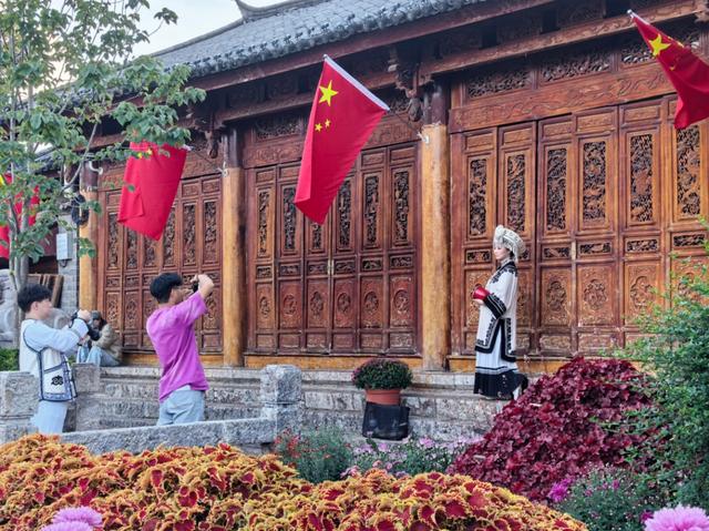【丽江关注】八方游客点赞丽江古城之美