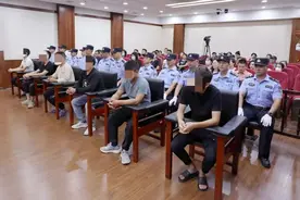 阔绰网友带着去山上吃野味，没想到被卖到了缅北......图片
