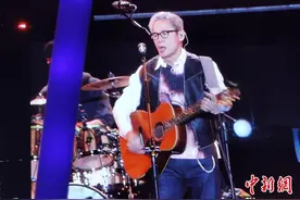 特写：罗大佑，穿过雨水的光阴的故事图片