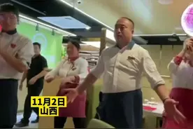 地表最强气氛组！海底捞过生日遇上社牛服务员，网友：建议给大哥颁发优秀员工奖图片