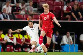 丹麦2-0瑞士，多古破僵，赫伊别尔锦上添花，瑞士两人染红图片