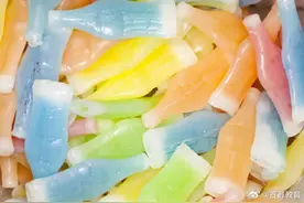 不要买、不要吃！网红零食蜡瓶糖或含致癌物图片