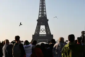 奥运五环点缀埃菲尔铁塔！这是法国人对奥林匹克的告白图片