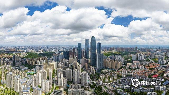 好看！南宁上空蓝天白云美景“霸屏”