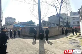 慈利法院：执行局长在执行 代表委员看执行图片