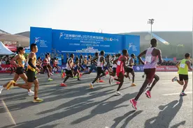 （体育）马拉松——2025兰州马拉松鸣枪开跑图片