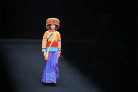 四川盐边傈僳族服饰惊艳亮相中国国际时装周图片