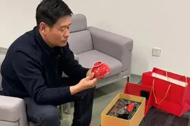 一年要掏3000次牛屁股！春晚观众席的“龙兽医”：治愈动物，也治愈自己图片