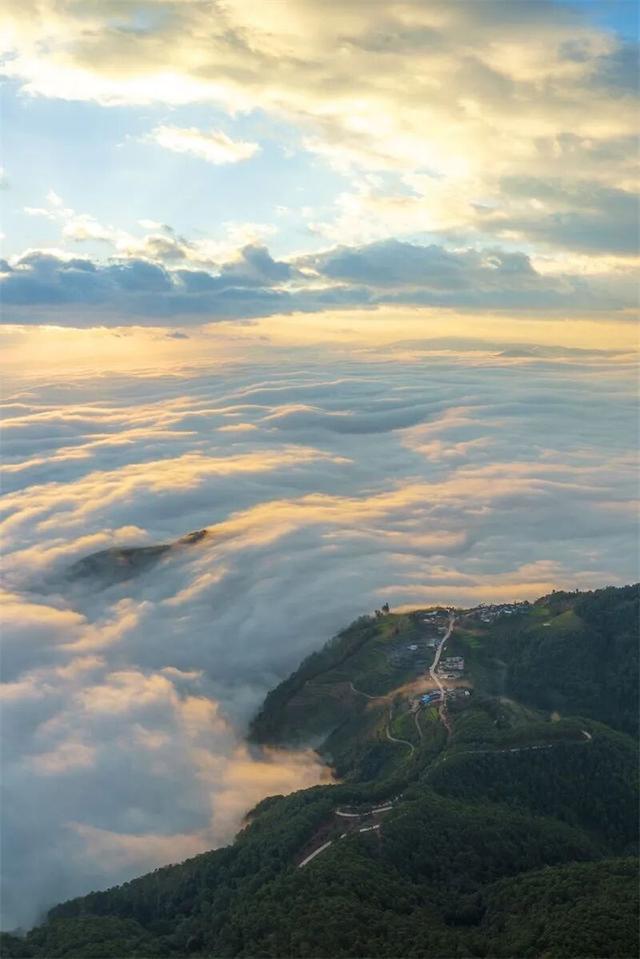 日出云海齐上阵！冬日的楚雄，美成了仙境
