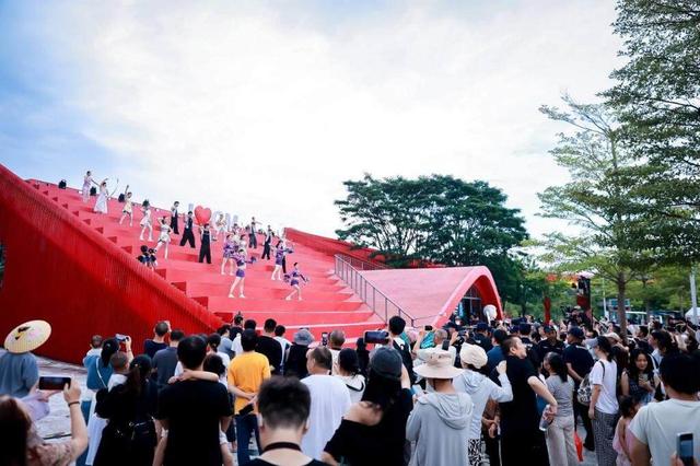 承包双节多元快乐！2025如虹嘉年华“动感”正燃