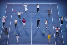 郑钦文出席中网开幕式，奥运六冠王马龙担任挑边嘉宾图片