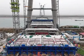 枝江长江大桥建设忙图片