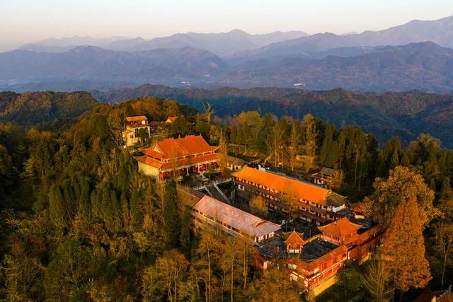 不上班，就上山！