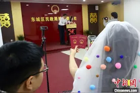 “520”逢小满 京城逾3200对新人登记结婚图片