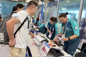 【我在巴黎】︱见证埃菲尔铁塔整点被“繁星”点亮图片