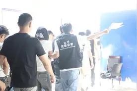 海口警方抓13人！“强哥”及其妹妹、妹夫被“一家端”图片