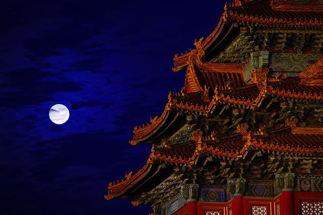 穿越古今共赴团圆！“超级月亮”和古建浪漫同框