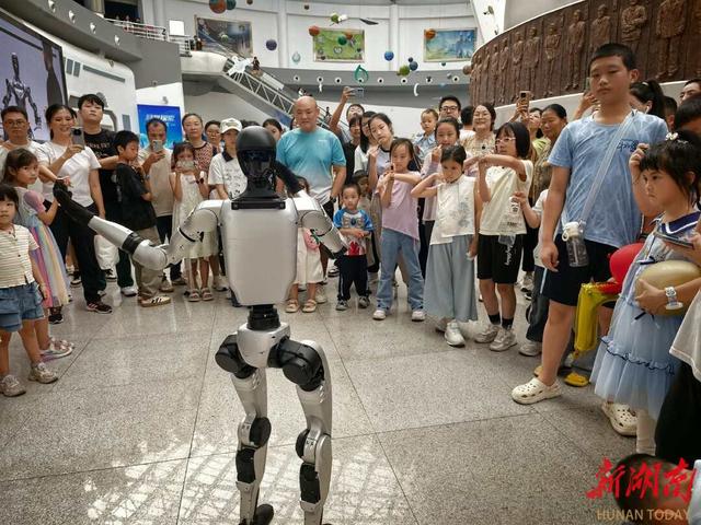 “双节”期间，湖南省科技馆日均吸引参观者7000人