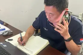 六旬老人外出旅游手机丢失，补卡需联系北京亲属，社区紧急帮忙图片