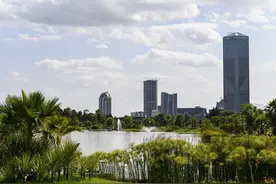 走进埃塞俄比亚首都亚的斯亚贝巴友谊广场图片