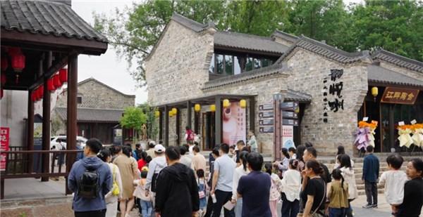 铜陵市郊区科协举办“守护长江微笑·探秘千年古镇”科普研学活动