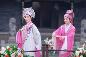 “君霄”曼妙园林唱《梁祝》 央视《戏韵端阳》戏曲名家端阳起行吟图片