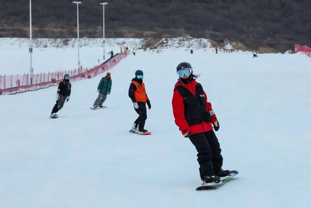温泉、滑雪、采摘全安排→