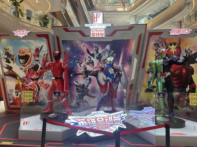 昆明娃暑期的快乐 就是与奥特曼超级飞侠一起冒险