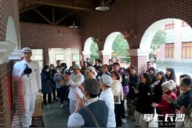 人在戏中戏随人走，橘子洲沉浸式青春剧《恰同学少年》成“网红”图片