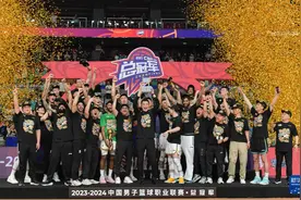 CBA史上又一支王朝球队诞生！辽宁队成就三连冠图片