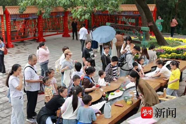 连云港孔望山菊花展启幕 沉浸式游园打造秋日盛宴
