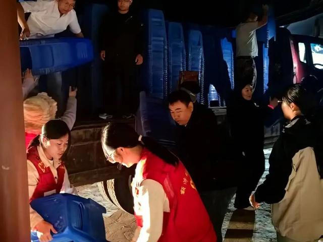 金杨映红志愿路！西部计划志愿者以青春担当点亮额济纳“文旅热”