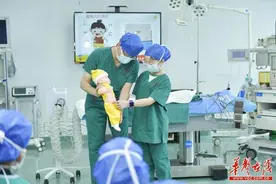 手术室开放日：中小学生近距离观摩手术“实况”图片