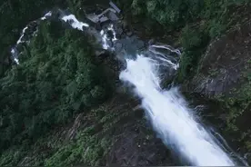 庐山瀑布雨后现李白磅礴诗境图片