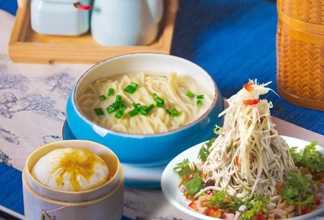 赏美景、吃早茶！长三角首趟泰州美食专列从上海站发出，600余名游客开启三天两晚“慢生活”