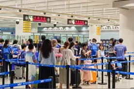 突破10000人次，昆明长水机场迎来暑期出入境高峰图片