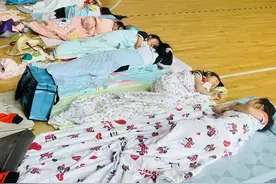 五一小长假后，有学校将推出“午睡室”，午睡怎么睡，学校之间差别挺大图片