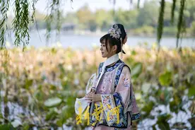 镜相 | 穿格格装游大明湖，沉浸式体验明湖韵味图片