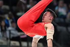 巴黎奥运会丨体操——中国选手张博恒、肖若腾分获男子个人全能亚、季军图片