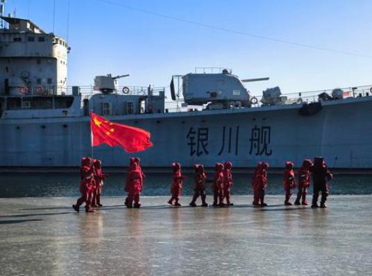 银川军博园解锁冬季新玩法 “冰湖小龙虾”成爆款体验