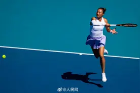 两连胜！郑钦文2比0汤森德图片