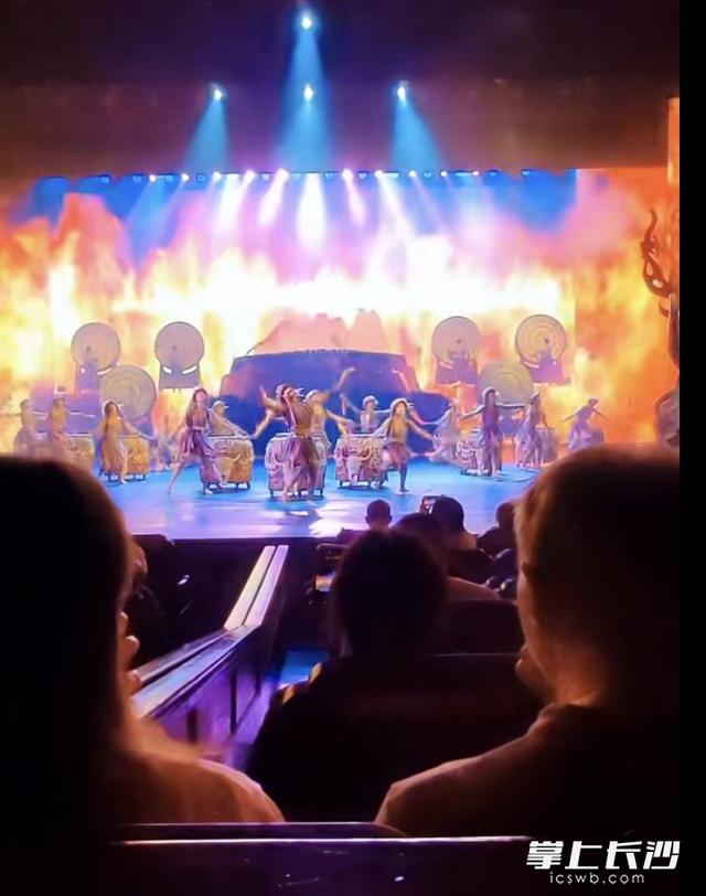 张家界文旅名片再发力 ，《魅力湘西》暑期开启一日三演