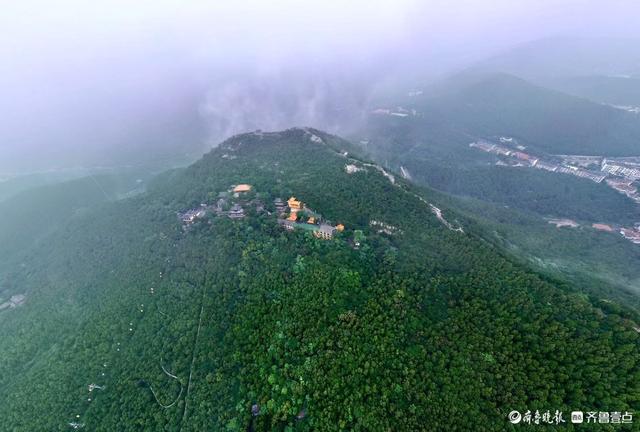 云雾缭绕千佛山