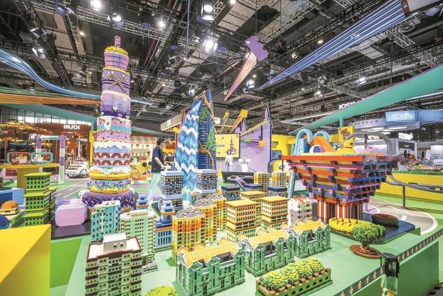 参展商布展接近尾声，进博盛宴已提前锁定期待！展商：来进博会是关键一跃